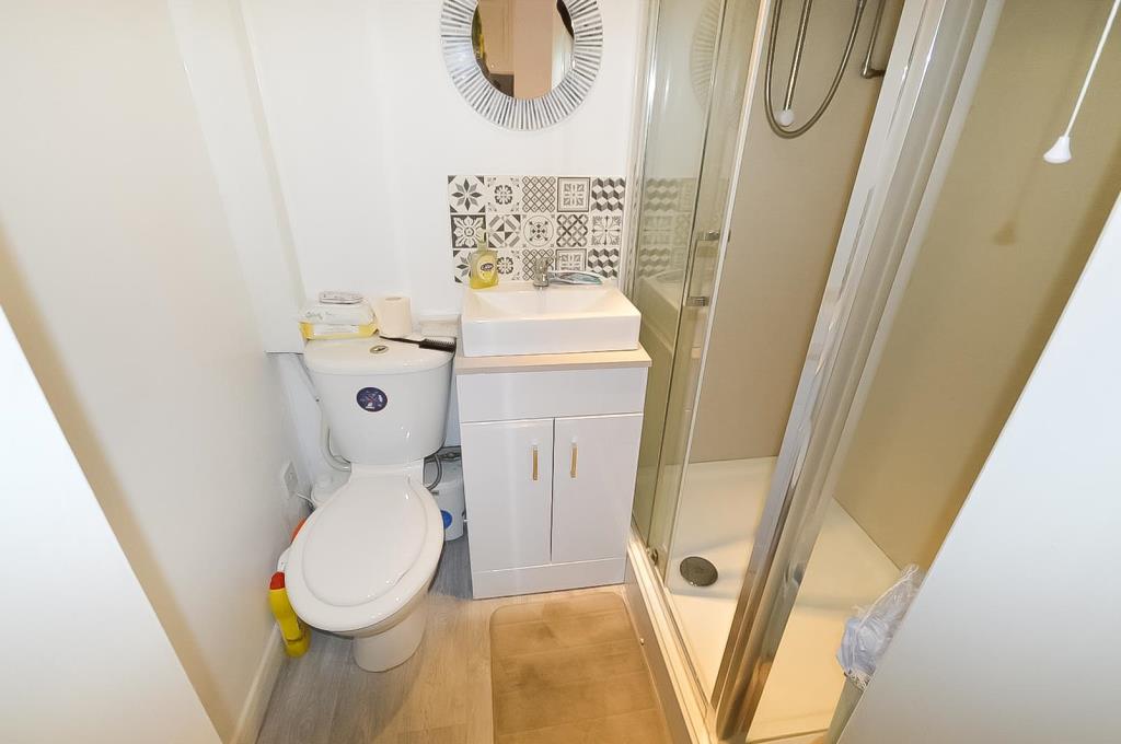 Lot: 155 - FLAT FOR INVESTMENT -
